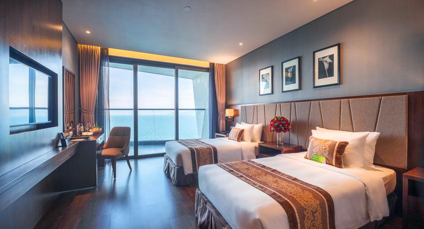 Deluxe Room with Sea and City View