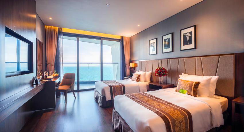 Deluxe Room with Sea and City View