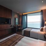 Deluxe Room with Sea and City View