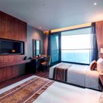Deluxe Room with Sea and City View
