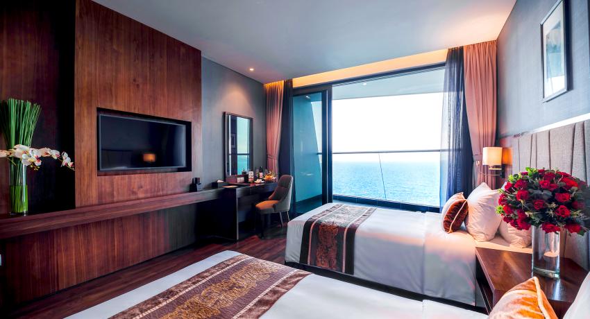 Deluxe Room with Sea and City View