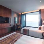 Deluxe Room with Sea and City View