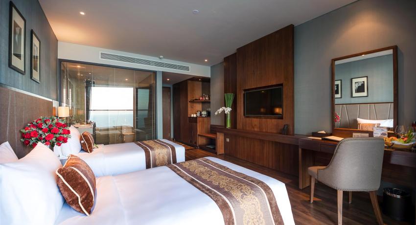 Deluxe Room with Sea and City View