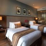 Deluxe Room with Sea and City View