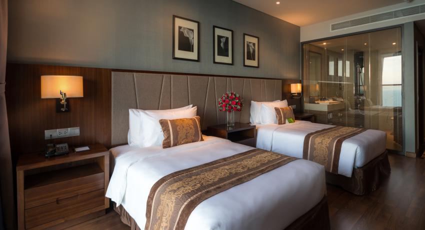 Deluxe Room with Sea and City View