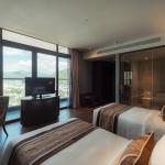 Superior Room with Mountain and City View