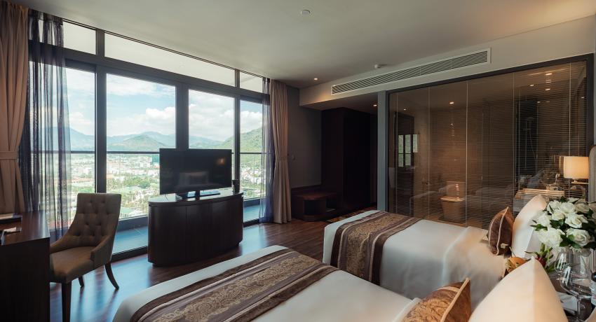 Superior Room with Mountain and City View
