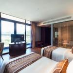 Superior Room with Mountain and City View