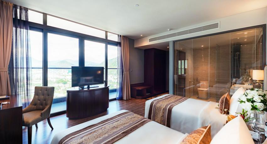 Superior Room with Mountain and City View