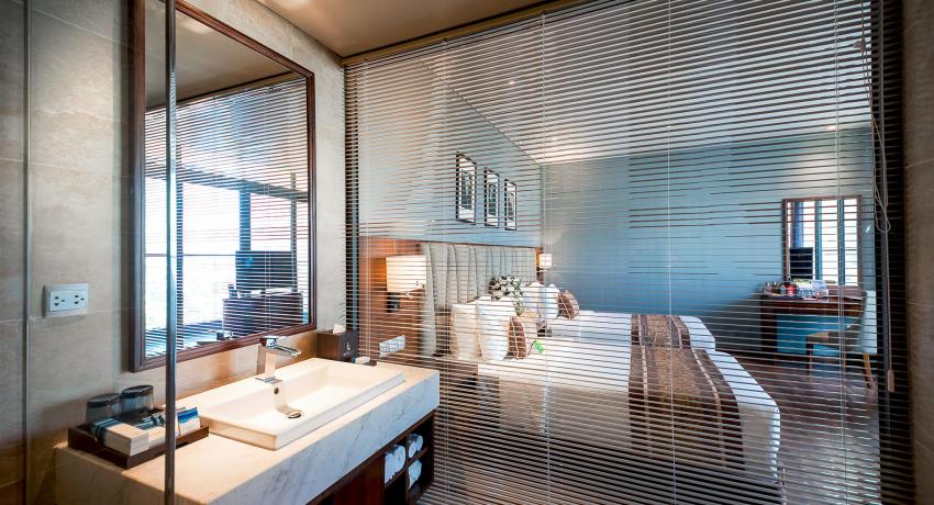 Superior Room with Mountain and City View