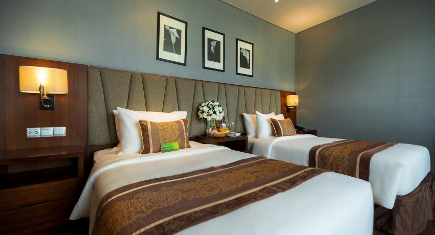 Superior Room with Mountain and City View