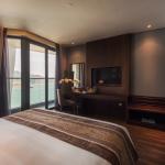 Superior Room with Sea and Cô Tiên Mountain View