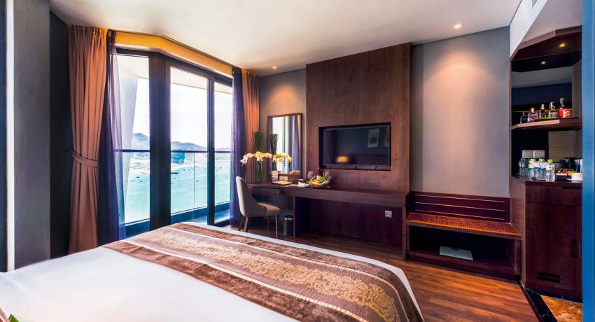 Superior Room with Sea and Cô Tiên Mountain View
