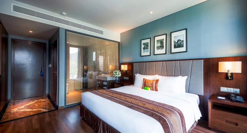 Superior Room with Sea and Cô Tiên Mountain View