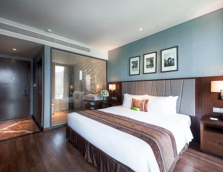 Superior Room with Sea and Cô Tiên Mountain View