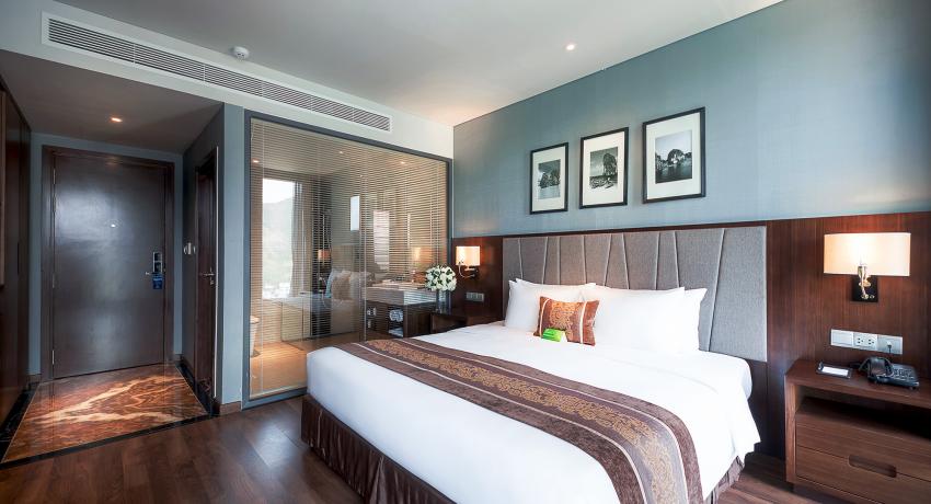 Superior Room with Sea and Cô Tiên Mountain View