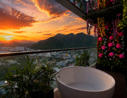 BOTON SIGNATURE - ROMANTIC WITH BALCONY BATHTUB