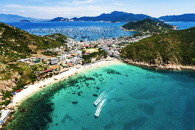 Cam Ranh Beach Travel Guide