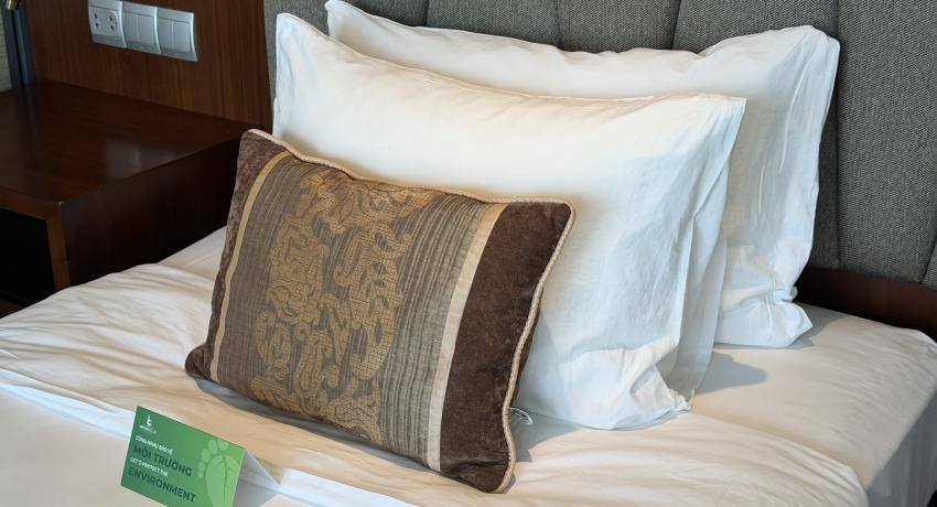 Deluxe Room with Ocean and City View