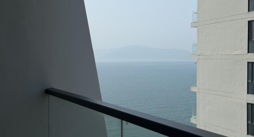 Deluxe Room with Ocean and City View