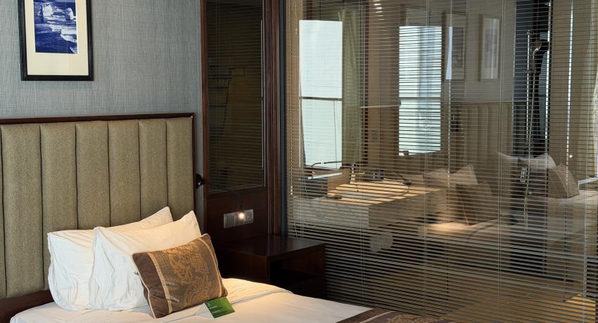 Deluxe Room with Ocean and City View