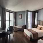 Deluxe Room with Ocean and City View