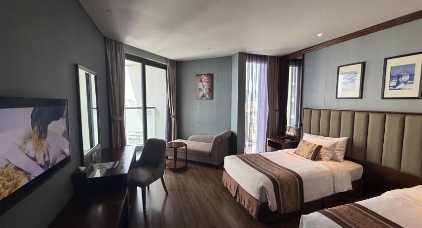 Deluxe Room with Ocean and City View