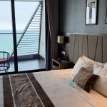 Deluxe Room with Ocean and City View