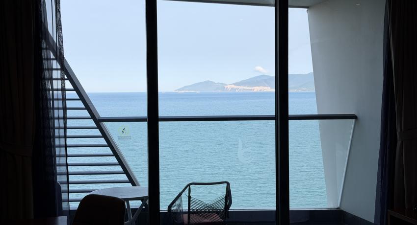 Deluxe Room with Ocean and City View