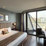 Deluxe Room with Ocean and City View