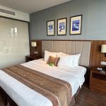 Deluxe Room with Ocean and City View