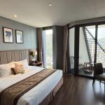 Deluxe Room with Ocean and City View