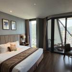 Deluxe Room with Ocean and City View
