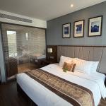 Deluxe Room with Ocean and City View
