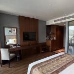 Deluxe Room with Ocean and City View