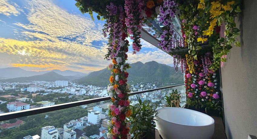 BOTON SIGNATURE - ROMANTIC WITH BALCONY BATHTUB
