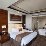 ASIAN SUITE – INDOOR BATHTUB