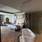 ASIAN SUITE – INDOOR BATHTUB
