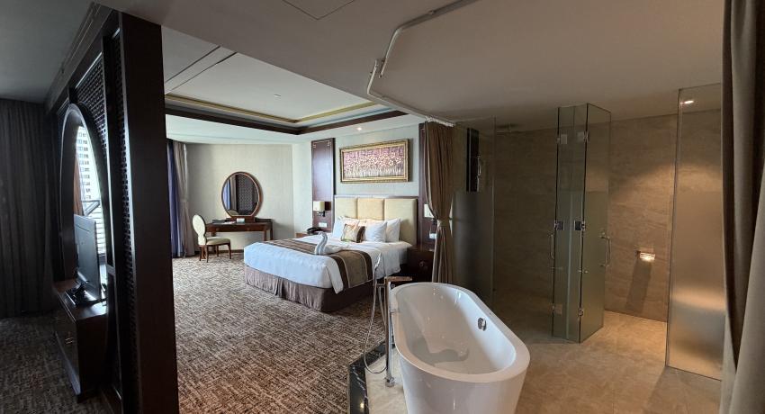 ASIAN SUITE – INDOOR BATHTUB