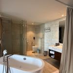 ASIAN SUITE – INDOOR BATHTUB