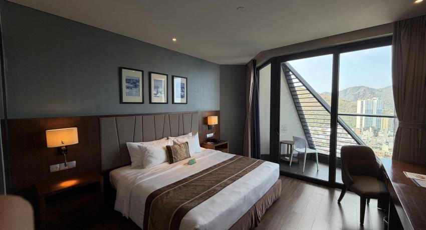 Superior Room with Ocean and Mountain View