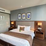 Superior Room with Ocean and Mountain View