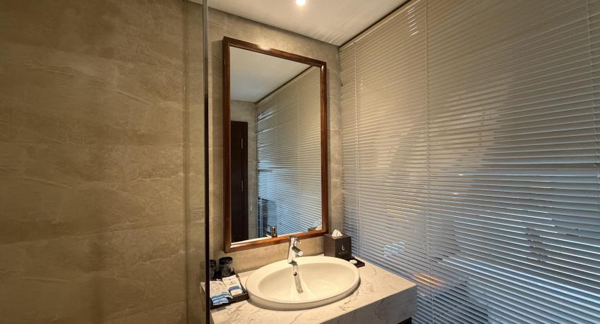 Superior Room with Ocean and Mountain View