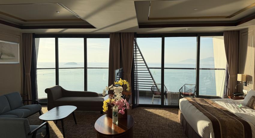 EUROPEAN SUITE – BALCONY BATHTUB