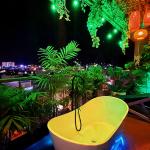 BOTON SIGNATURE - SKY GARDEN WITH BALCONY BATHTUB