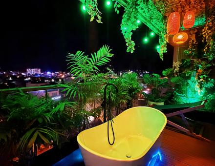 BOTON SIGNATURE - SKY GARDEN WITH BALCONY BATHTUB