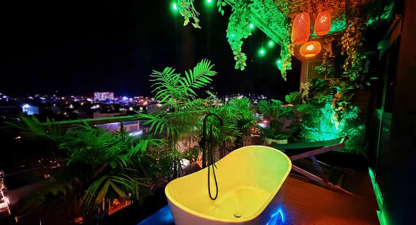 BOTON SIGNATURE - SKY GARDEN WITH BALCONY BATHTUB