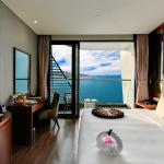 Pacific Double Room with Panoramic View of Cô Tiên Mountain and Nha Trang Bay