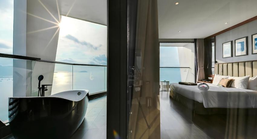 Pacific Double Room with Panoramic View of Cô Tiên Mountain and Nha Trang Bay