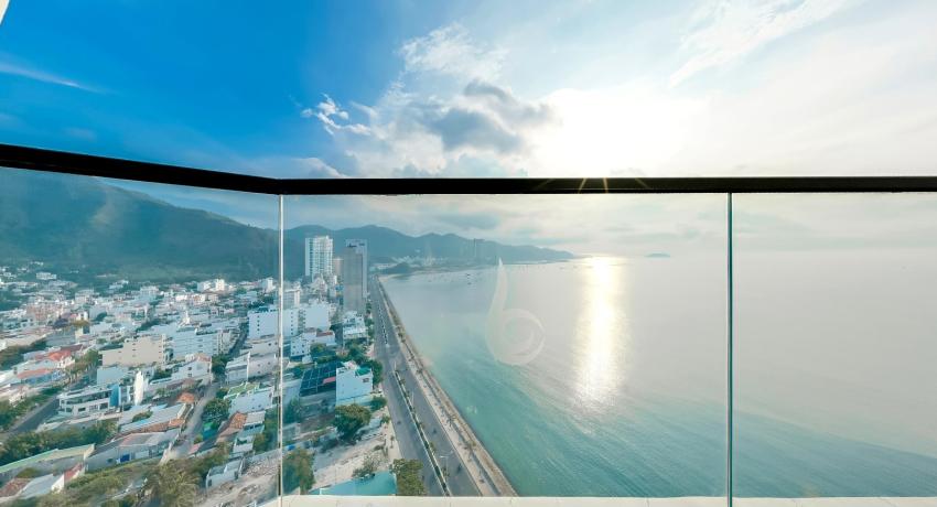 Pacific Double Room with Panoramic View of Cô Tiên Mountain and Nha Trang Bay
